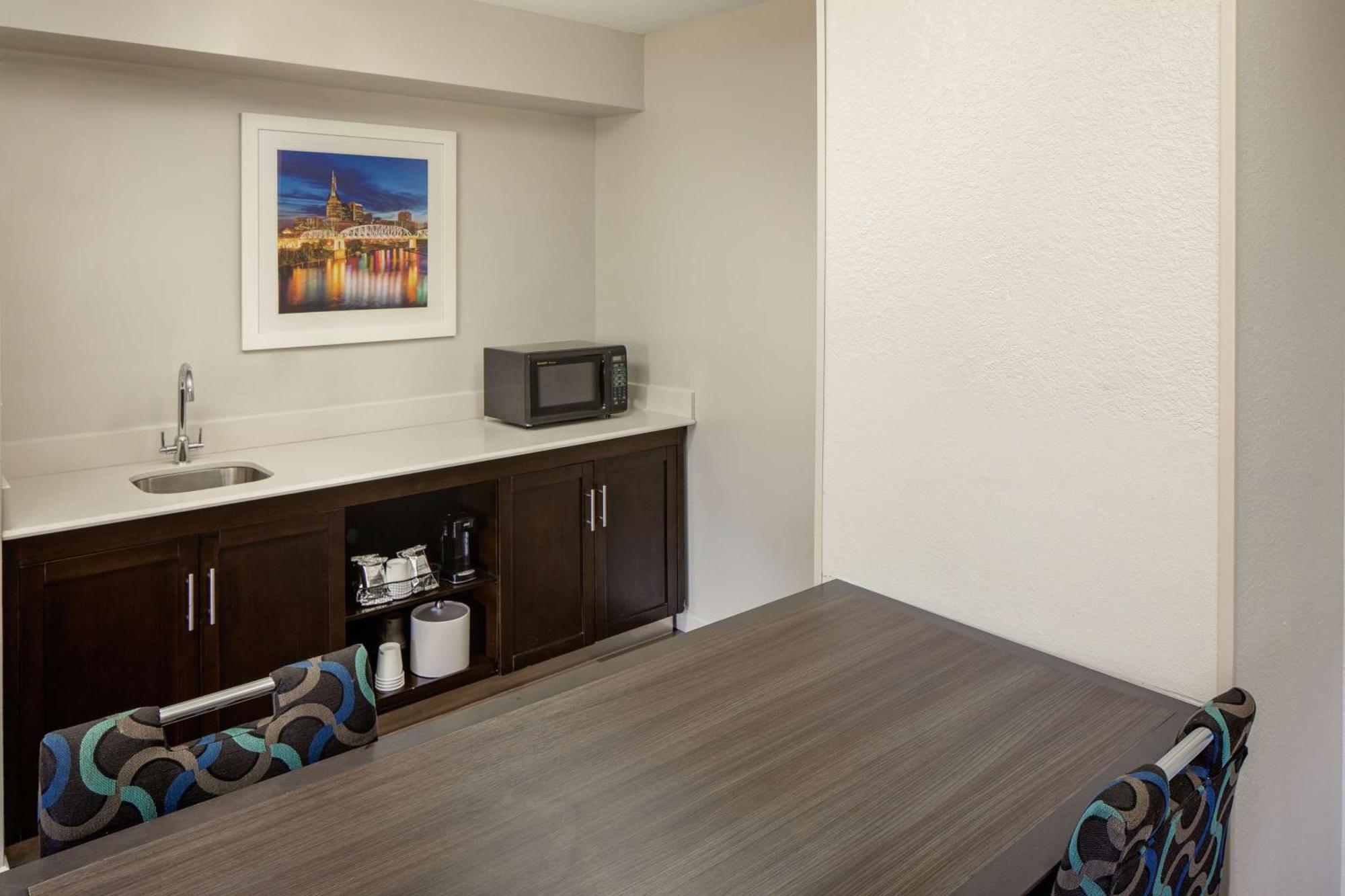 Hampton Inn & Suites Nashville-Airport מראה חיצוני תמונה